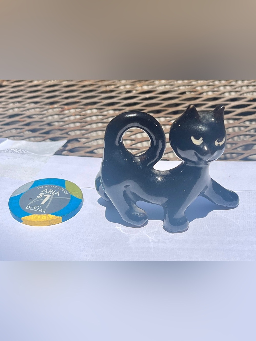 Cat ‘n Chip vintage ceramic cat and original Aria $1 chip